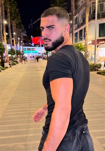 Scar Walking in Public: Tutorial and Tricks