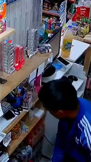 He pretended to be a customer to attack a kiosk employee and steal her cell phone.