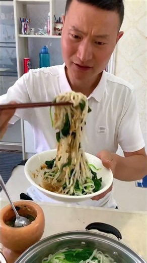 Best Comfort Food for Hot Weather: Henan-Style Cold Tossed Noodles with Shredded Pork and Green B...