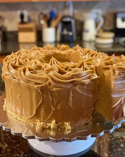 🍰 Buttermilk Sour Cream Pound Cake with Southern Caramel Icing 🍮 Rich, dense, buttery pound cake meets melt-in-your-mouth caramel frosting it’s a true Southern classic that tastes like home! 🤎 Ingredients 📝 For the pound cake: 3 cups all-purpose flour 🌾 1/2 tsp baking soda 🧂 1/2 tsp salt 🧂 1 cup unsalted butter, room temp 🧈 3 cups sugar 🍚 6 large eggs 🥚 1 cup sour cream 🍶 1/2 cup buttermilk 🥛 1 tsp vanilla extract 🍦 Southern caramel icing: 1/2 cup (1 stick) butter 🧈 1 cup light bro