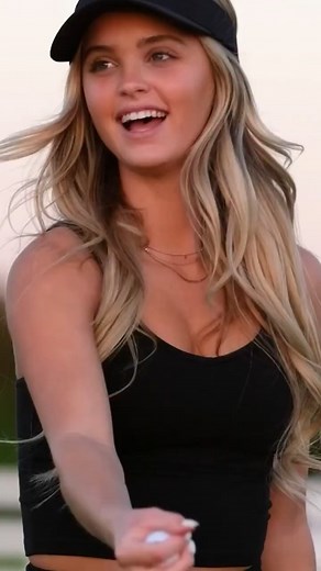 Amazing Golf Swing you need to see Golf Girl awesome swing Paige Mackenzie | Beutiful Golfer