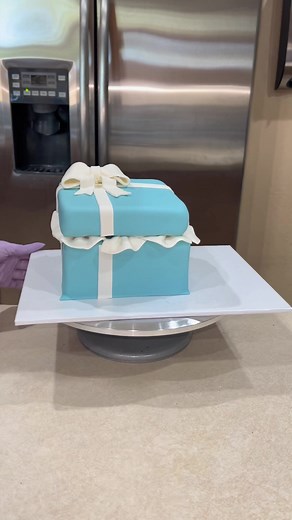 How to Make a Stunning Tiffany & Co Fondant Cake