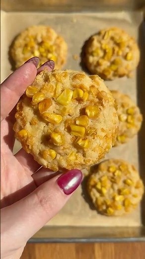 Satisfy your sweet tooth with these nostalgic cornflake cookies 🍪 #cookies #cornflakes #shorts