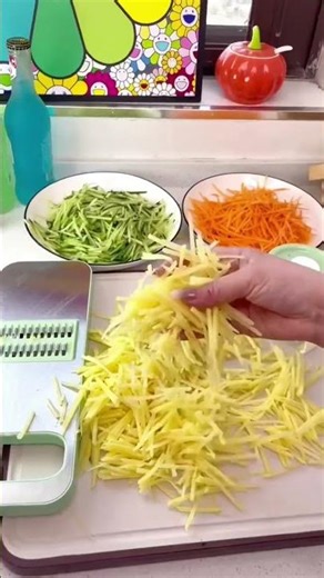 Easy to use vegetable cutter for quick and simple food preparation