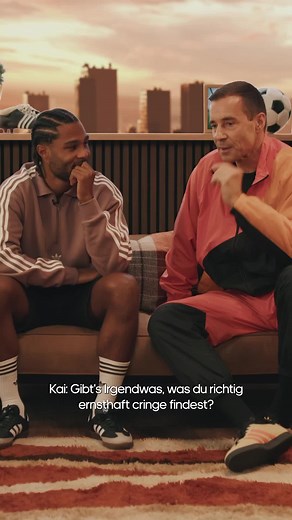Für den Social Media Kanal von @Adidas Deutschland Deutschland durften wir das Szenenbild umsetzen. Mittendrin @Serge Gnabry , @parshad.funk und @Kai Pflaume Vielen Dank an Leeroy Klauhs für das Vertrauen ♥️ #socialmediacontent #sergegnabry #kaipflaume #parshad #dfb #setpartner #catchthemomentmedia #leeroy