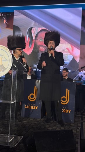 𝐃𝐮𝐯𝐢𝐝 𝐅𝐞𝐝𝐞𝐫 on Instagram: "Sang from my heart, together with a friend @lipa_schmeltzer that means so much to me, in honor of my unforgettable father a”h. My father was a true depiction of these songs. As kidney donor and then as a counselor at the amazing Renewal organization, all he did all day every day is share love, spread light, and encourage selflessly and open heartedly. May his Neshama have an Aliyah and may we all be blessed to continue in his legacy and share and love and be