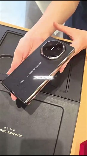 The Foldable Tablet With NO Crease