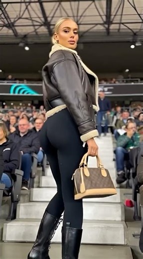 Here to support my team ⚽️🔥 #leggings #sportlife #football #gym #model #cars #blonde #automobile