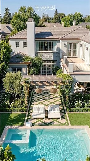 Poolside Lighting Ideas That Make Your Backyard Feel Like a Resort