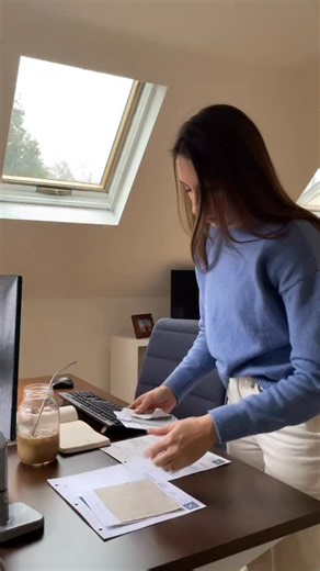 Stacy Thorwart | AI for Interior Designers on Instagram: "The complete 2D → 3D Nano Banana Pro tutorial for interior designers is officially LIVE, and it’s one of the most powerful rendering workflows you can master heading into 2026. 🧐I’ve been testing and refining these prompts for weeks so you get clean, accurate, repeatable results — every single time. 💡Inside the tutorial, you’ll learn how to: • Build furniture layouts from an empty floorplan • Convert 2D plans into fully rendered 3D floo