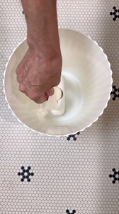 52K views · 429 reactions | https://urlgeni.us/amzn/Autotrashbag ❤️Amazon Home Gadgets I love! This is a trash bag dispenser with a peel & stick base that you stick to the bottom of your trash can for easy access!Now every time you empty your trash a new bag liner automatically pulls up, ready to use! Genius!#amazonhome #amazonfinds #amazonhomehacks #amazonhomegadgets #homehacks | The Design Twins | Facebook