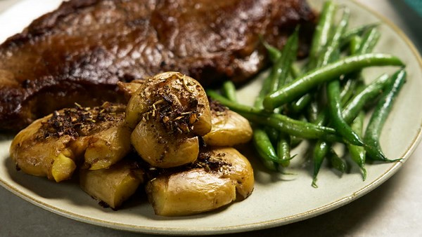 How to Make Crispy Smashed Potatoes