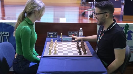 Watch this player bluff an attack and win in under 1 minute