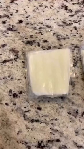 Feeding can feel a little magical. Before your milk even looks different, your body may “listen” to your baby and adjust the milk to what they need. 🔬 What can change in the milk? If baby needs more fluids → milk may be more watery If baby is getting sick → your milk may have more antibodies If baby needs comfort → milk may be a bit fattier These changes can happen fast — sometimes within hours. 🌙 Night milk tip If you pump and store milk, label it day or night. Night milk can help with tough 