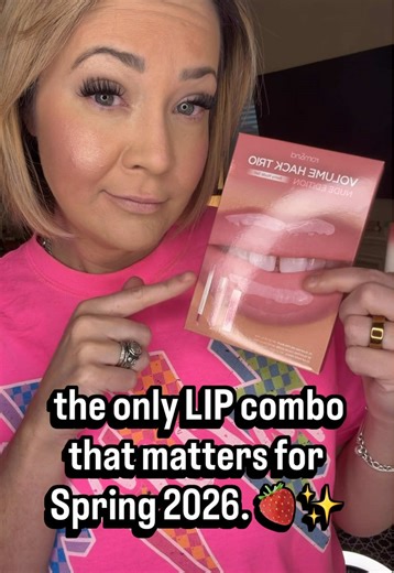 rom&nd Volume Hack Trio Nude Lip Combo is such an easy everyday lip routine 🙌🏼 If you’ve been looking for a natural lip combo that actually looks put together but not overdone, this is it. This 2 step lip combo includes a lip liner gloss that work together to create a smooth, glossy, fuller-looking lip without being heavy. The liner gives soft definition (not harsh) and the gloss adds shine and blends everything together so your lips look effortless. This is one of those your lips but better n