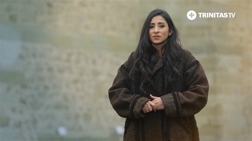 Scoală, gazdă! - Maria Coman Unul dintre cele mai frumoase colinde românești, filmate la Mănăstirea Dragomirna. #Colinde, #NastereaDomnului, #CeleMaiFrumoaseColinde, #MuzicaBisericeasca, #ColindeRomanesti | TRINITAS TV