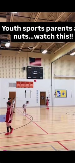 🤣🤣🤣🤣definitely his dad #hoops #funnyvideos #fypシ゚viral #viral #yb | father tackles coach basketball