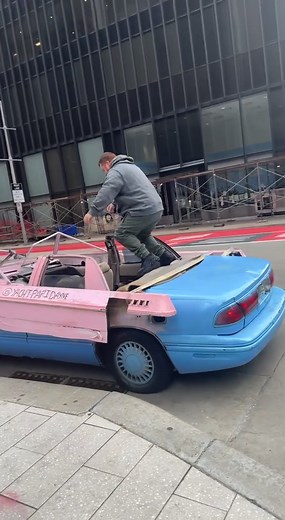 Red from myhouseisdirty tried to steal my car…I thought this guy just wanted to take a pic till my wheels started moving😵‍💫🤣 #myhouseisdirty #dirtyandred #buick #boatcar #yachtpapi #doordash