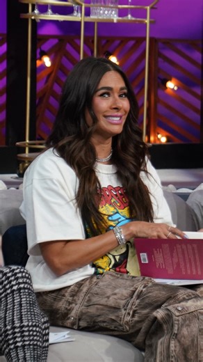 #QueridasNetas, ¿ustedes qué hacen cuando no le caen bien a la novia/esposa de un amigo? 😬😅 Creo que todas deberíamos confiar más en que nuestra pareja puede tener una amistad del sexo opuesto 👫🏽🤙🏽 #NetasDivinas☁️💜☁️ todos los miércoles 9:30 p.m. MEX, solo en #Unicable 🫶🏽📺✨ | Unicable