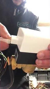 EPH Motorised Valve - How to replace an actuator head on a motorised valve #plumbing #heating #heat