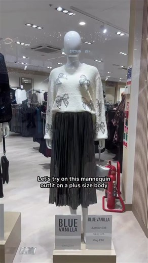 Our exact face too when we discover you LOVE our products as much as we do!! 🤭 @jazharris wearing the 'Metallic Pleated Tulle Skirt' SHOP all collections and our curve range online now! #fashionbloggers