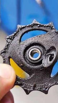 How to disassemble and clean a bicycle rear derailleur