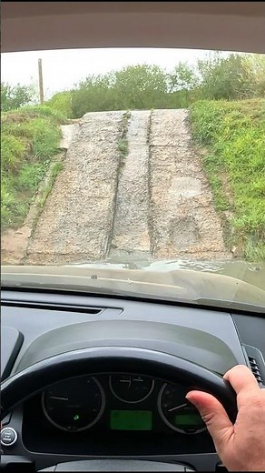 Billings V Gully In A Land Rover Freelander 2 / LR2