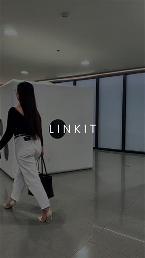 Linkit - Smart Business Card on Instagram: "𝗪𝗵𝗲𝗻 𝘆𝗼𝘂 𝗮𝗿𝗿𝗶𝘃𝗲, 𝘁𝗵𝗲 𝗺𝗼𝗺𝗲𝗻𝘁 𝗯𝗲𝗴𝗶𝗻𝘀. Linkit makes it happen.◼️#LINKIT #NFC #CallingCard #Networking #FashionInfluencer"