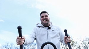 Maiki wird Millionär... hoffentlich! Heute beim Biathlon! Wir schicken unseren Maiki Vom Babelsberg in das "Wer wird Millionär" Bootcamp. Er hat nämlich die Chance in der berühmten Fernsehshow mitzumachen und da wollen wir ihn doch optimal vorbereiten. Schnelligkeit, Konzentration und Reaktion - das alles wird heute beim Biathlon trainiert. | BB RADIO
