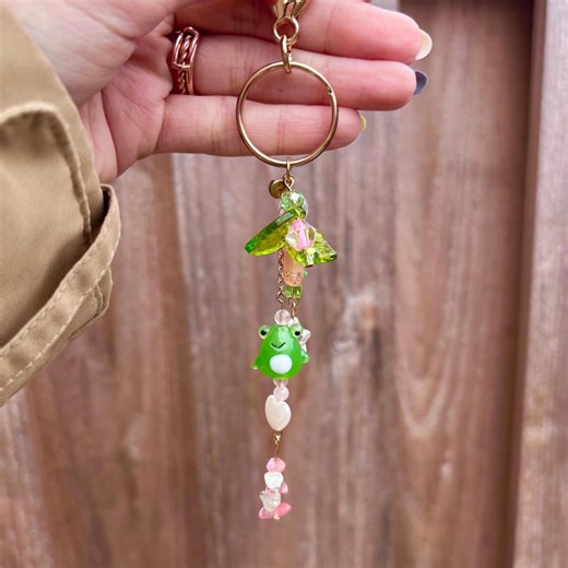 Frog Charm Keychain, Custom Fairycore Beaded Keychain, Whimsical Nature Inspired Accessory - Etsy UK