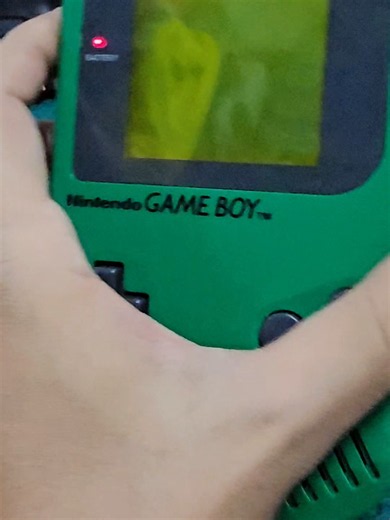 La pantalla mostraba esto. Nuestra cabeza veía esto. ¿Quién más imaginaba los juegos de Game Boy mucho más grandes de lo que realmente eran? #GameBoy #MarioLand #RetroGaming #NostalgiaGaming #VideojuegosRetro