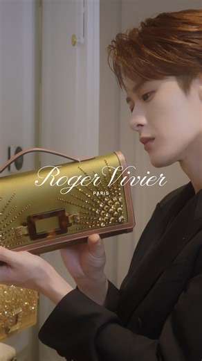 Brand Ambassador Tan Jianci enjoyed a private tour of Maison Vivier in Paris, discovering the Spring Summer 2026 “Belle Vivier 60” anniversary collection. Accompanied by Gherardo Felloni, the actor explored salons where the spirit and legacy of Monsieur Vivier continue to inspire. #TanJianci #MaisonVivier #BelleVivier60 #SS26 #RogerVivier #GherardoFelloni | Roger Vivier