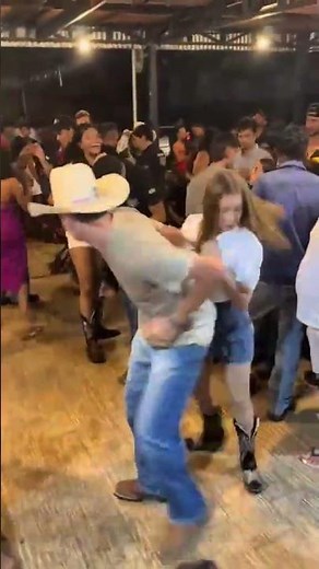 Eles tomaram conta da festa! Crédito: @wadsonnascimentown #dança #forró #piseiro #comitiva