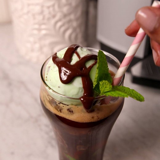 133K views · 766 shares | This Mint Chocolate Iced Coffee Float is...