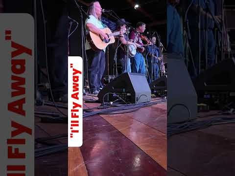 Rocky River Band gets the crowd hopping with their version of the bluegrass classic, I'll Fly Away.