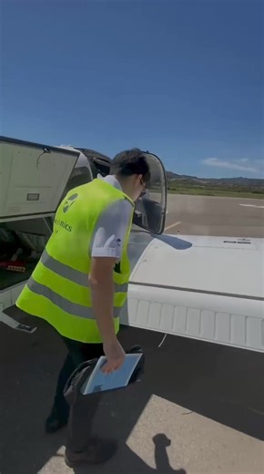 3.3K views · 48 reactions | What are the flaps? 樂✈️ #aerodynamicsacademy #aviation #pilot | Aerodynamics Academy | Facebook