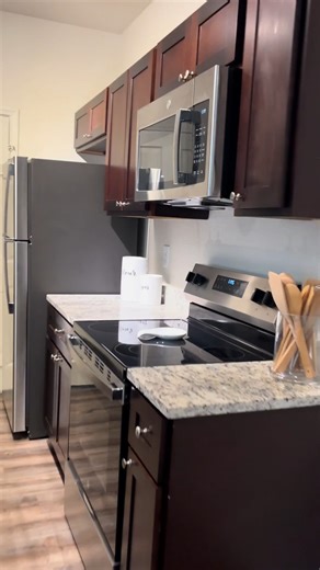 Step inside our beautiful 3 bed / 2 bath Egret unit 🪶✨ Spacious, modern, and move-in ready! Take a tour through your potential new home and picture yourself here. 📍Available now — schedule your showing today! #TheHighlandClub #ApartmentTour #NewHome #NowLeasing #BatonRougeApartments #bestofbatonrouge2025 | The Highland Club