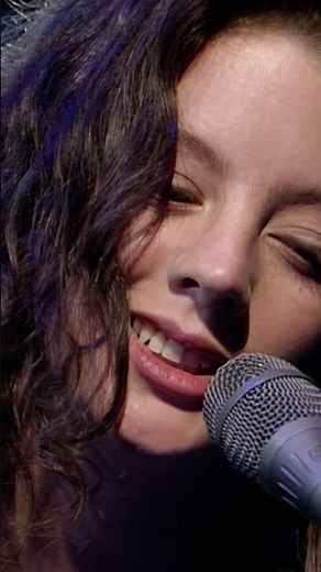 Sarah McLachlan's Mesmerizing 1994 Performance of 'Possession' on Jools Holland 🎶✨