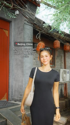 EMay🌸 on Instagram: "Don’t worry, you’ll meet great people (& photographers) 📸🫶🏻 #solotravel #travelphotos #femalesolotraveler #adventure"