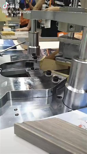 Photo Frame Joining Machine Automatic Frame Corner Nailer for Wood Frames