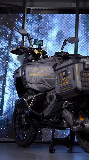 Have a look at this brutal build by @rider_carrot 🤯 Specs: ▪️MotoPanniers ▪️MotoCase ▪️Crash Bar System ▪️Lights ▪️Headlight Guard Matrix Get a similar setup here: 👉🏼 https://www.lonerider.com | Lone Rider - Adventure Motorcycle Equipment