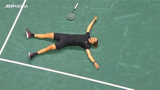 Ο Ζβέρεφ θριάμβευσε σε επική μονομαχία με τον Μεντβέντεφ και προχωρά στο Παρίσι