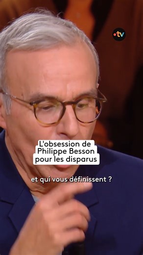 🗣️ "Je me suis mis à écrire des livres pour contrarier le silence." Philippe Besson révèle ce qui traverse tous ses romans : la disparition, notamment à travers, la perte de nombreux proches emportés par le sida à la fin des années 1980, qui a façonné son œuvre. Retrouvez son dernier roman "Une pension en Italie", en librairie aux Éditions Julliard 📖 [Émission du 17 janvier 2026] | Quelle Époque