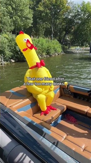 We All Have That One Friend on the Boat…😂🍺 #boating #humor #relatable #boatlife #lakelife