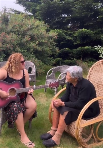 10K views · 224 reactions | CALABRIA: La nipote TESS: dedica una canzone per sua nonna  ❤️❤️殺 | Calabria | Facebook