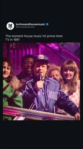 In 1991, house music stepped into prime-time television when Crystal Waters performed Gypsy Woman (She’s Homeless) on Top of the Pops and nothing sounded the same after that. With its unforgettable “la da dee, la da da” hook, deep house groove, and socially conscious lyrics, the track became one of the defining anthems of early 90s dance music. At a time when underground house was still fighting for mainstream recognition, this moment helped push the genre into living rooms across the UK and bey