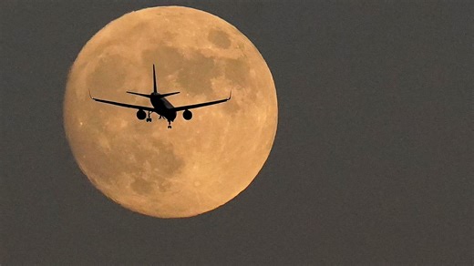 The first supermoon of '25 is rising. Here's when to see it, more on October full moon