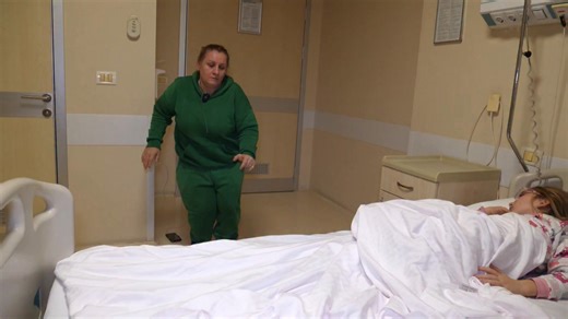 Dy zemra në një shtrat spitali 💔💔 Njëra e vogël që lufton, tjetra me probleme të mëdha shëndetësore që mban gjithçka. Në këtë shtrat spitali nuk ka vetëm dhimbje… ka dashuri, durim dhe një nënë që nuk dorëzohet kurrë për Ajsin. O Zot lehtësoja vuajtjet dhe jepi shërim 🤲🏻 Gofundme: https://www.gofundme.com/f/te-shpetojme-jeten-e-ajsit-7-vjecare-me-tumor-ne-koke PàýPàl: https://www.paypal.com/donate/?hosted_button_id=5CK3LSDNMU3QY fondacionifirdeus1@gmail.com Te dhenat e bankés per Europen ITA