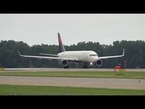 Delta Air Lines Boeing 757-232(WL) Takeoff 17 [N667DN] Minneapolis International
