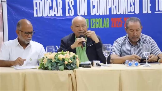 Minerd y ADP acuerdan en Santiago solución a reclamos de docentes y de infraestructura escolar Santiago.- La Mesa de Diálogo entre el Ministerio de Educación y la Asociación Dominicana de Profesores (ADP), alcanzó acuerdos y compromisos importantes para la paz laboral y el servicio educativo en esta provincia. El encuentro en que participaron los viceministros del Minerd, Francisco D Oleo y Oscar Amargós, el director de Infraestructura Escolar Roberto Herrera, la directora de Recursos Humanos de